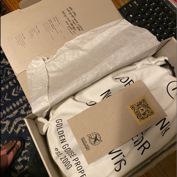 Golden Goose Superstar Sneaker in White, Spotted Star & Logo Lace - Picture 4 of 6